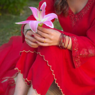 woman ethnic suits for diwali