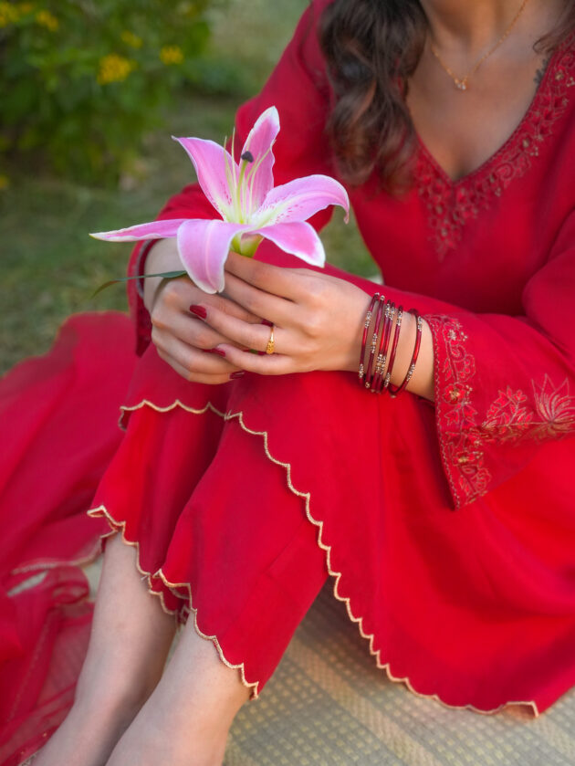 woman ethnic suits for diwali