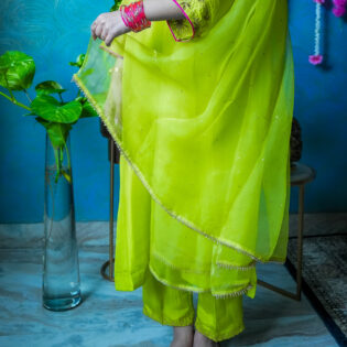 Salwar suit