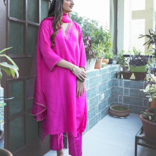 Women’s pink Silk kurta suit